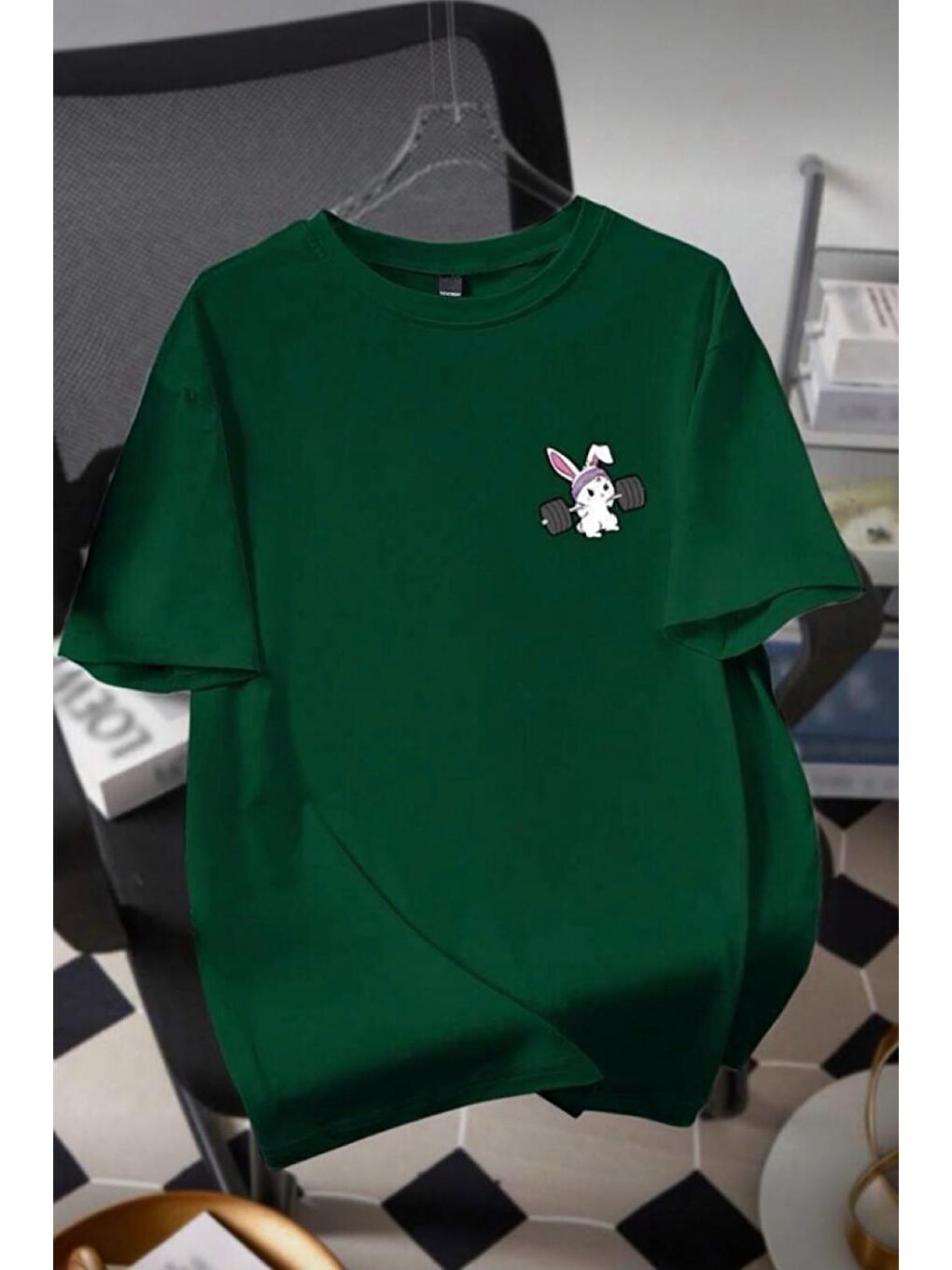 Yeşil Gym Bunny - Halter Kaldıran Tavşan Baskılı Unisex Oversize Pamuklu Tişört-1