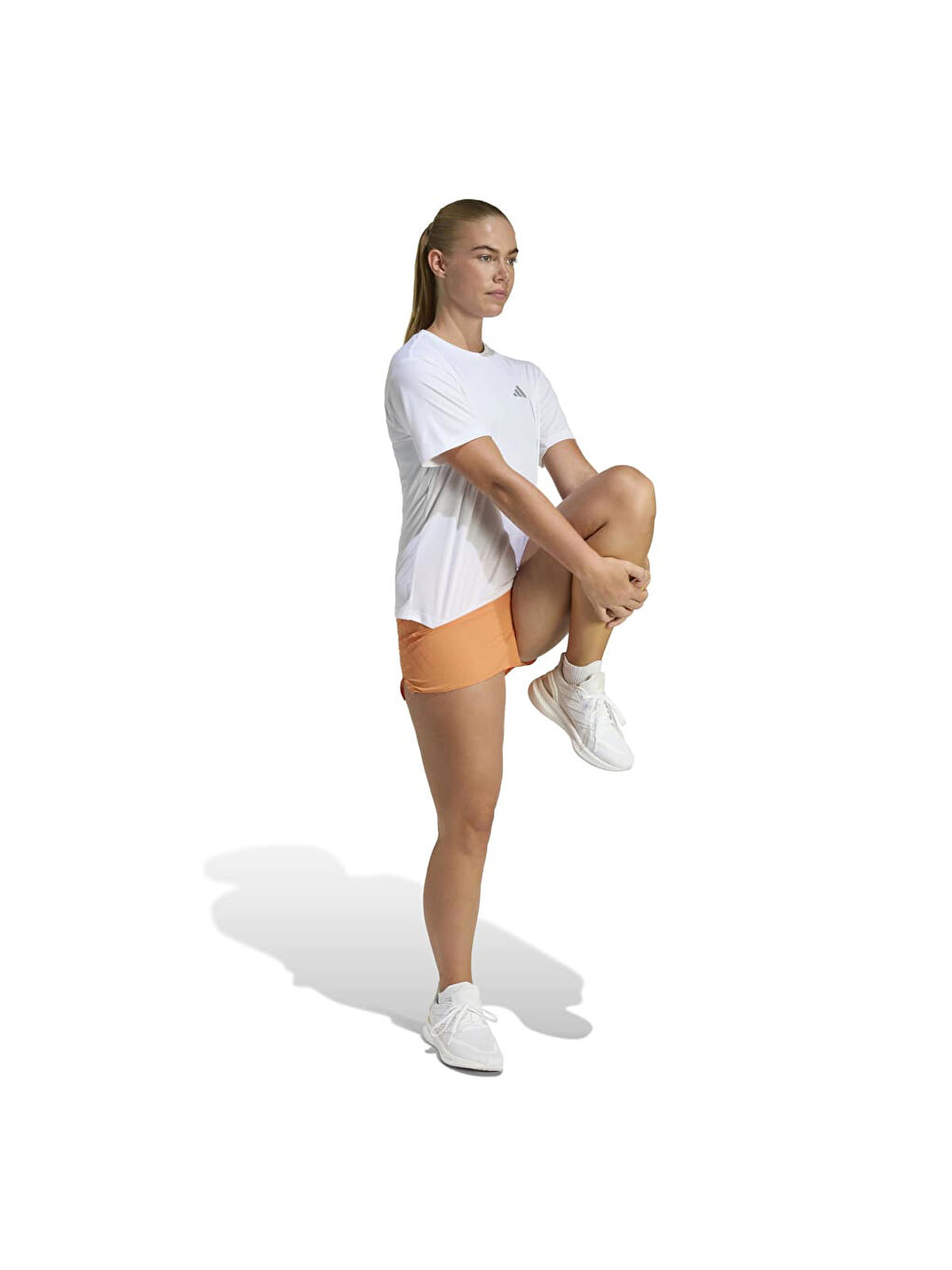 Running Essentials Kadın Beyaz Yuvarlak Yaka Tişört-3