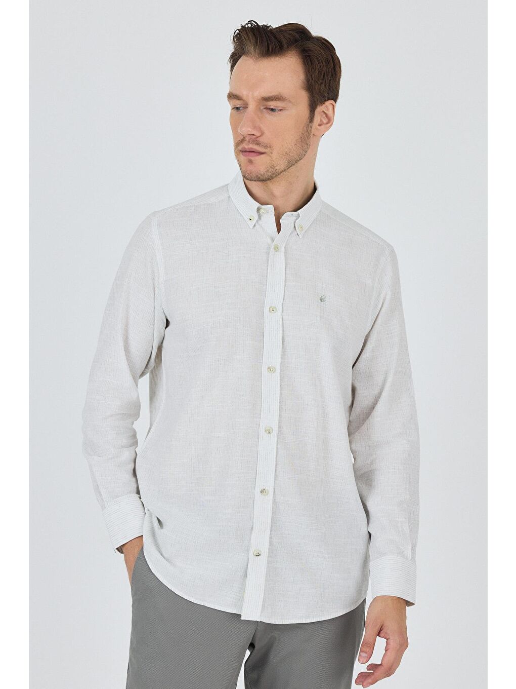 Beyaz Uzun Kol Çizgili Desen Bez Ayağı Düğmeli Yaka Cepsiz Pamuklu Classic Comfort Fit Gömlek 1004250198-1