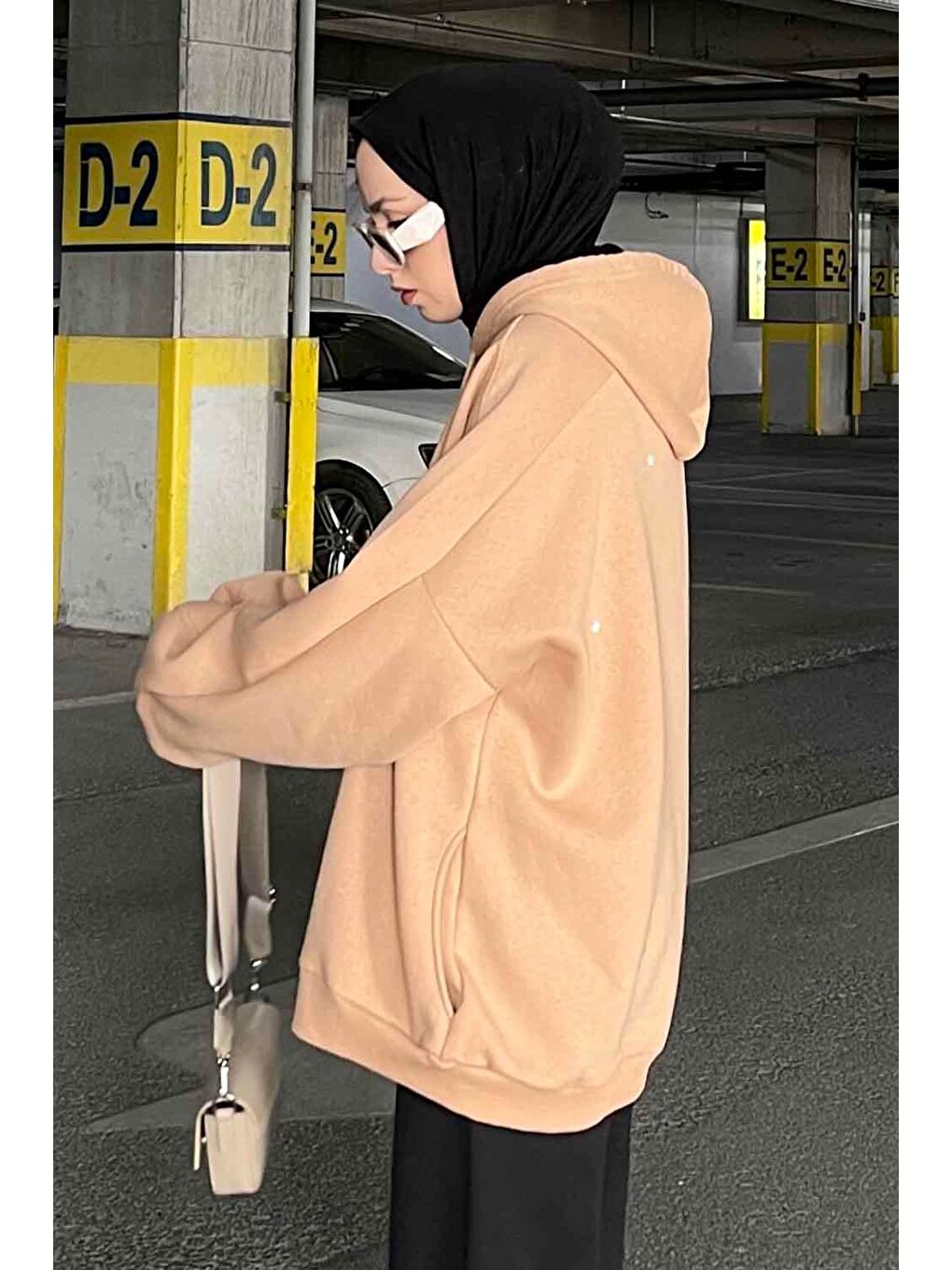 Kahverengi Kapüşonlu Oversize Yan Cepli Sweat Sütlü Kahve-2