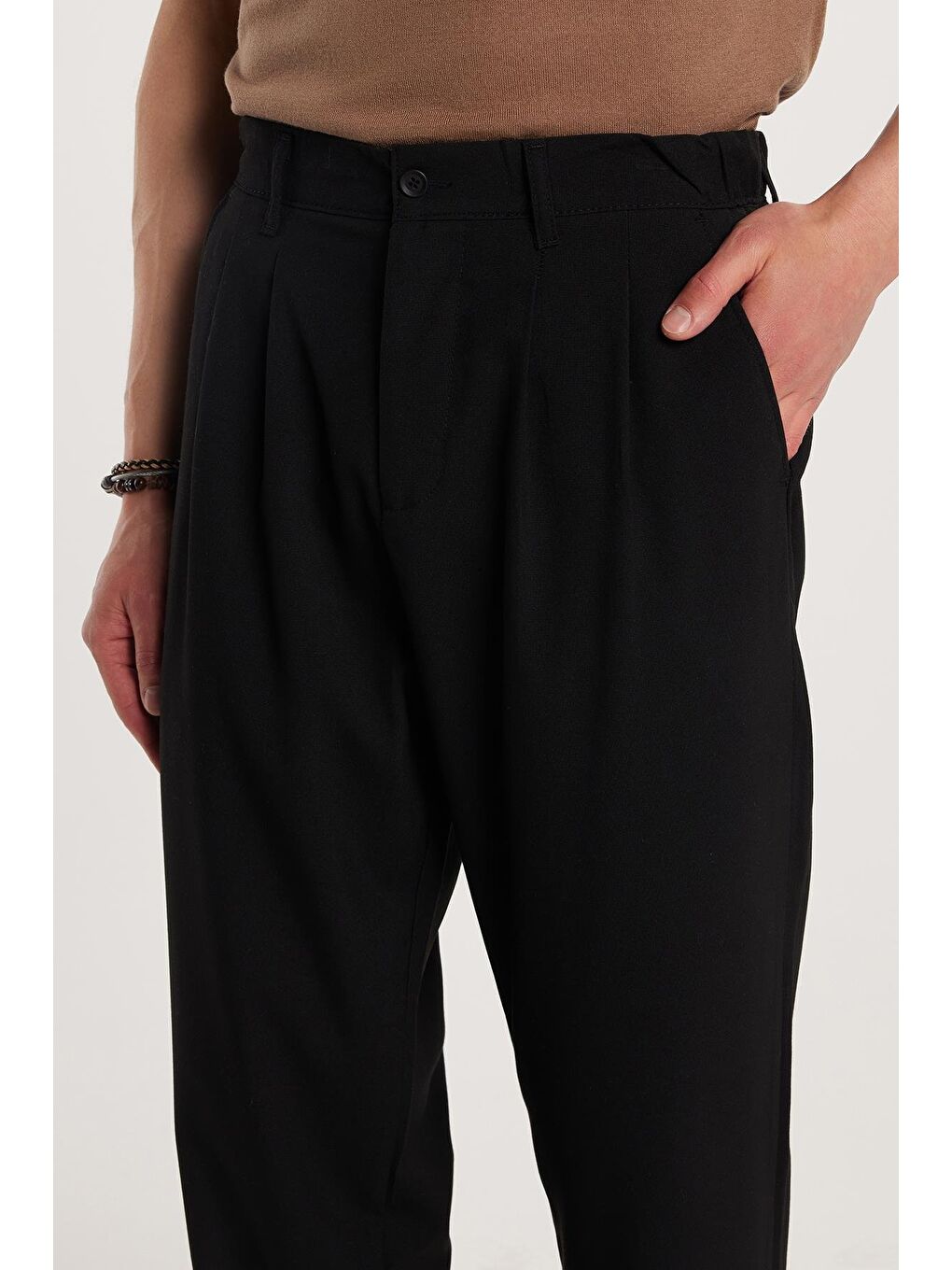 Erkek Regular Fit Çift Pileli Beli Lastikli Rahat Kesim Bol Paça Baggy Siyah Pantolon-1