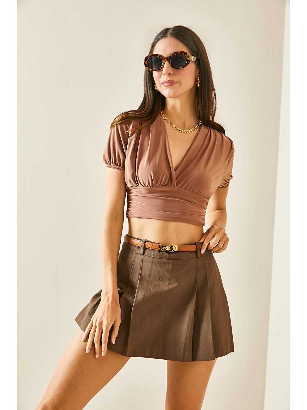 Kahverengi Taba Kruvaze Yaka Dökümlü Crop Bluz 5YXK2-48472-30-4