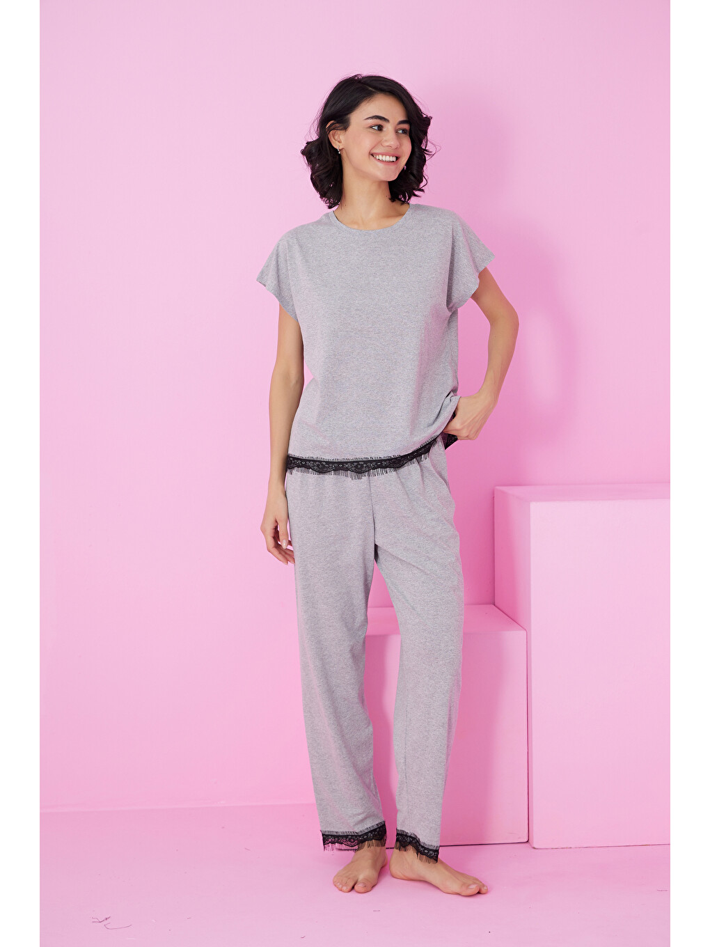 Gri Dantel Detaylı Bisiklet Yaka Örme Pijama Takım-1