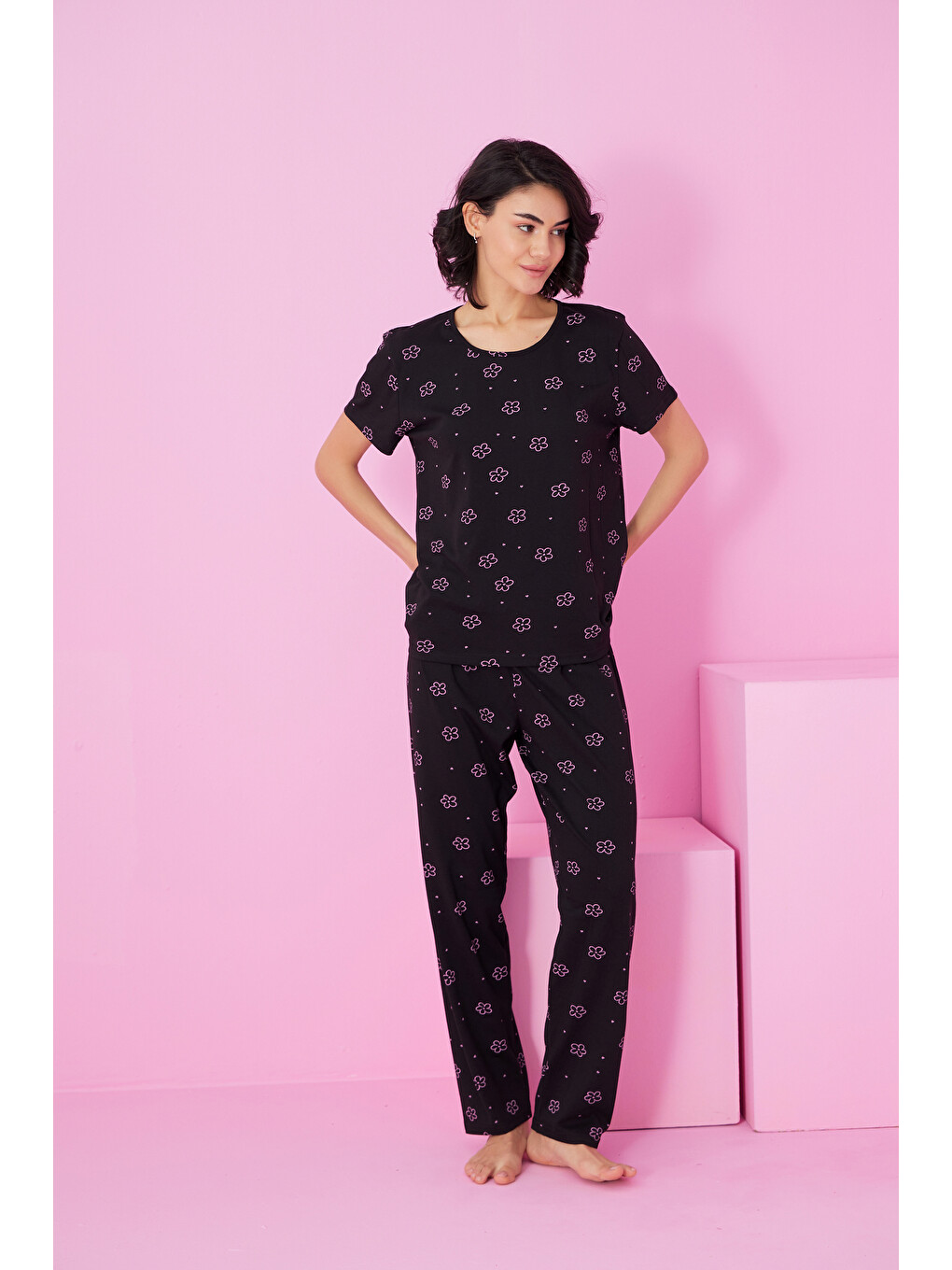 Siyah Pembe Çiçek Baskılı Bisiklet Yaka Örme Pijama Takım-1