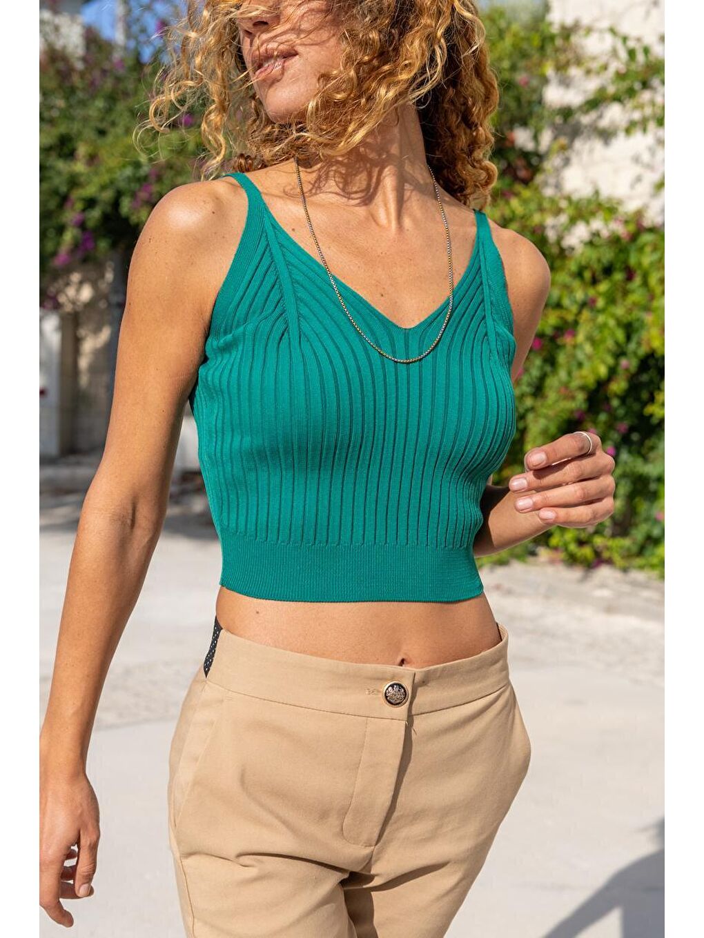 Kadın Zümrüt Yeşili Kendinden Desenli Askılı Crop Bluz Cm251