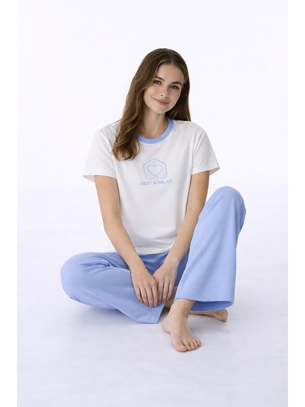 Beyaz Kadın Kısa Kollu Uzun Pantolonlu Pamuklu Pijama Takımı – Rest & Relax Baskılı Mavi-3