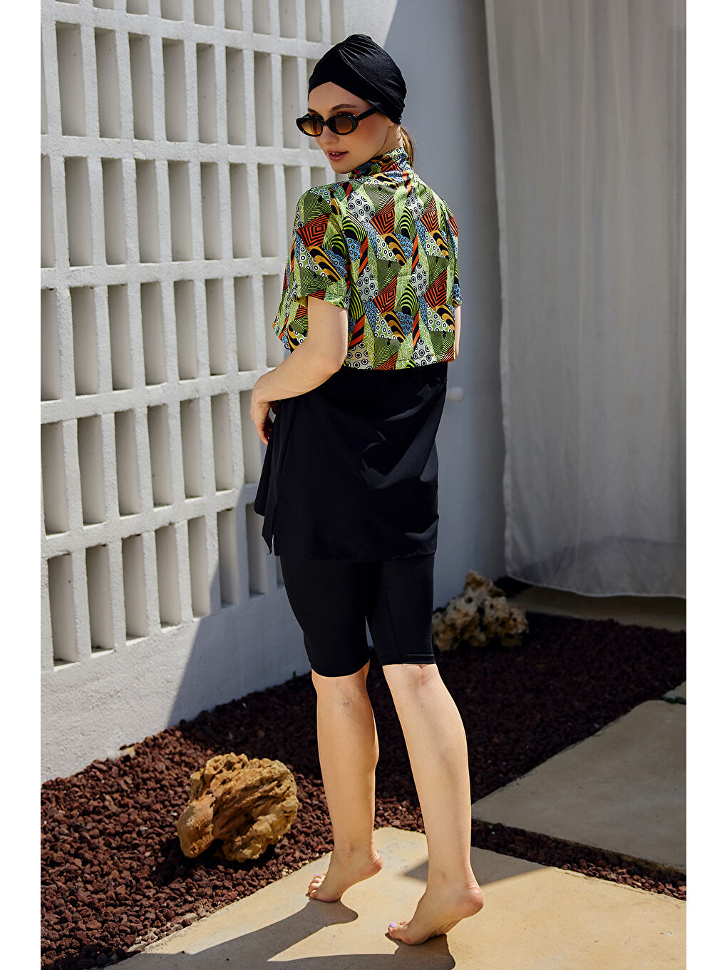 Önü Kapaklı Kısa Kollu Yarı Kapalı Tesettür Mayo Siyah04 R5304-3