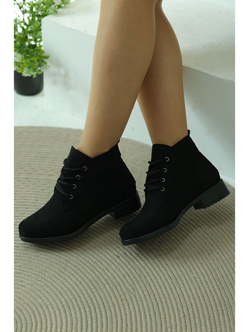 Kadın Siyah Bağcıklı Yarım Bot - 26760