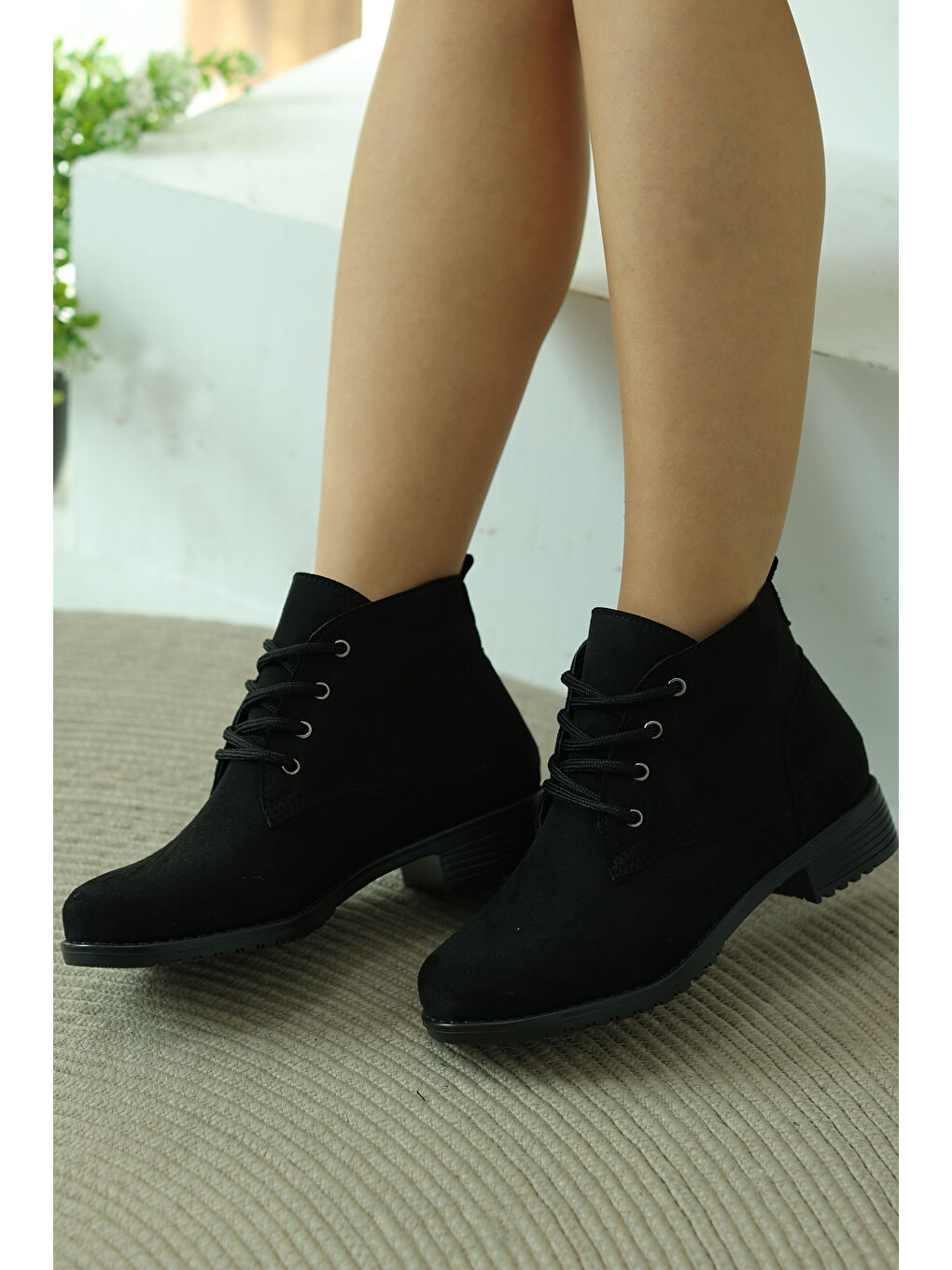 Kadın Siyah Bağcıklı Yarım Bot - 26760-2