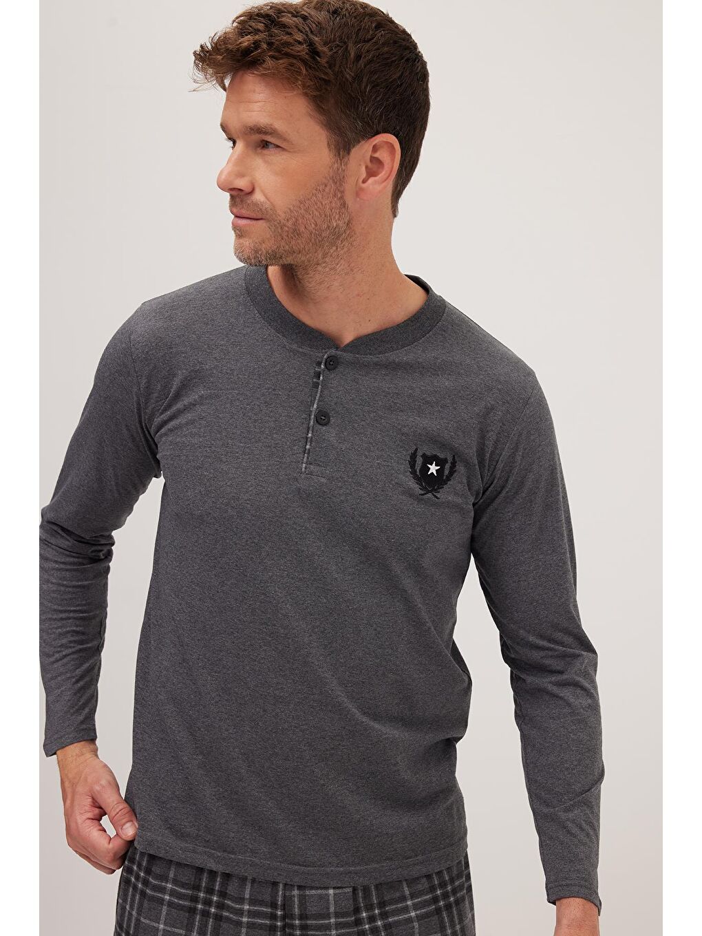 Erkek Regular Fit Pamuklu Düğmeli Yaka Beli Lastikli Desenli Gri Pijama Takımı-1