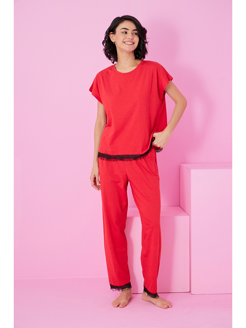 Kırmızı Dantel Detaylı Bisiklet Yaka Örme Pijama Takım-1