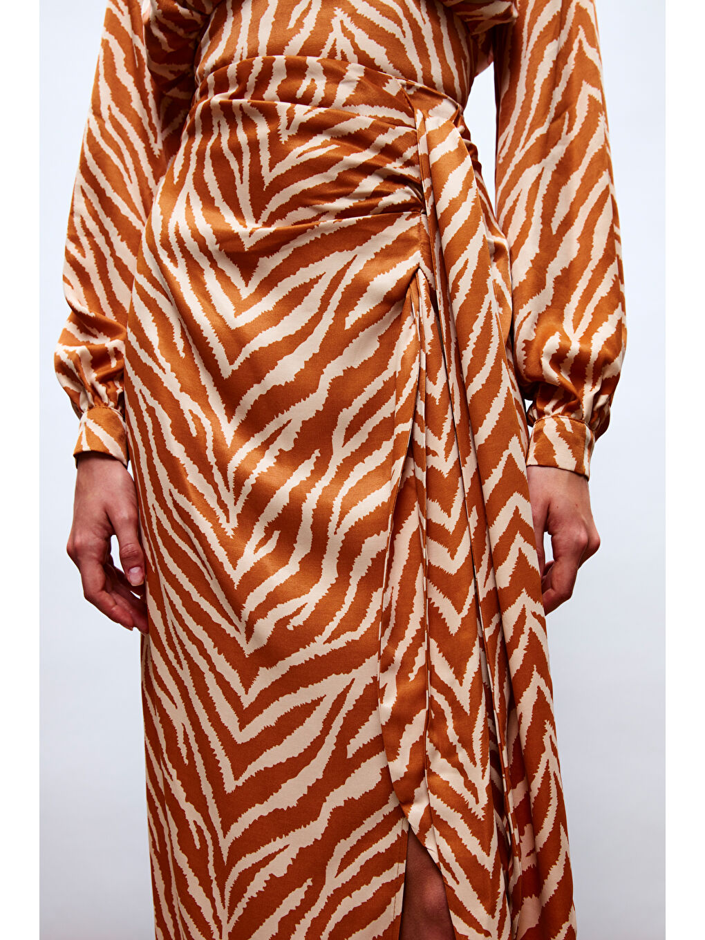 SATEEN Kahverengi Zebra Desenli Saten Etek - Camel - 4