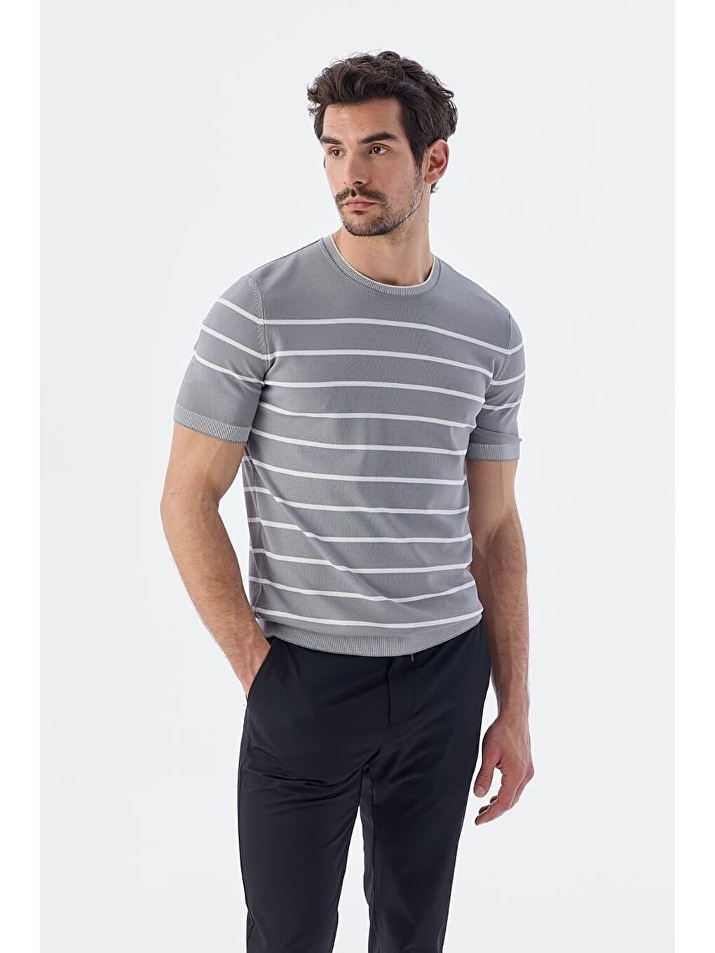 Gri Beyaz Slim Fit Bisiklet Yaka Çizgili Triko T-Shirt