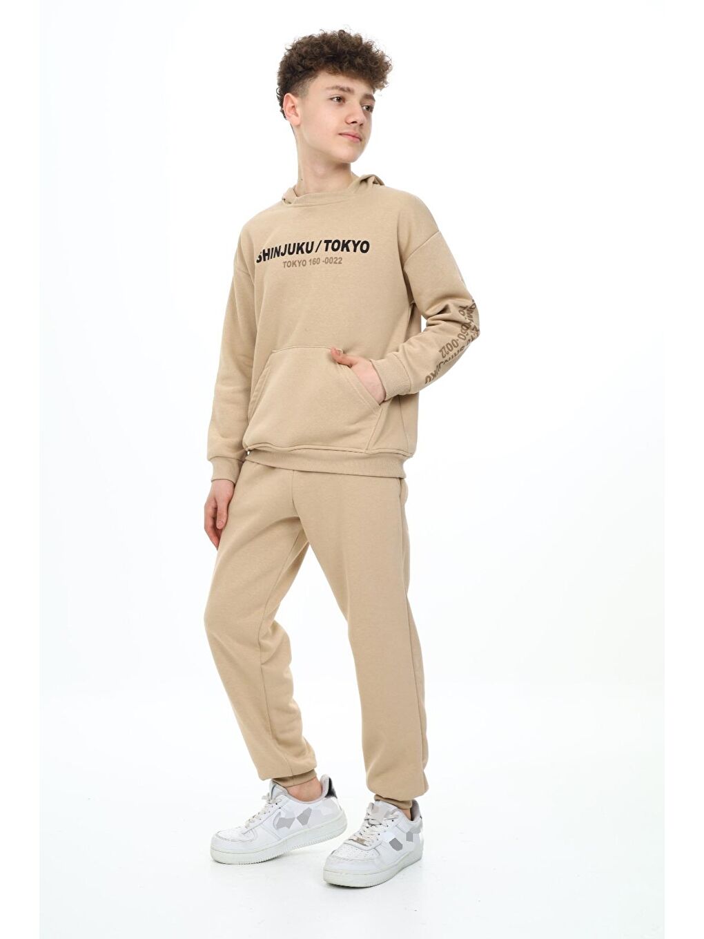 Ekru Erkek Çocuk Tokyo Baskılı Kanguru Cepli Kapüşonlu 3 İplik Alt Üst Takım 7 12 Yaş wap 7149-1