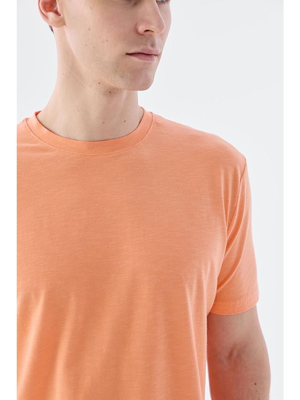 Turuncu Yavru Ağzı Slim Fit Bisiklet Yaka Basic T-Shirt-2