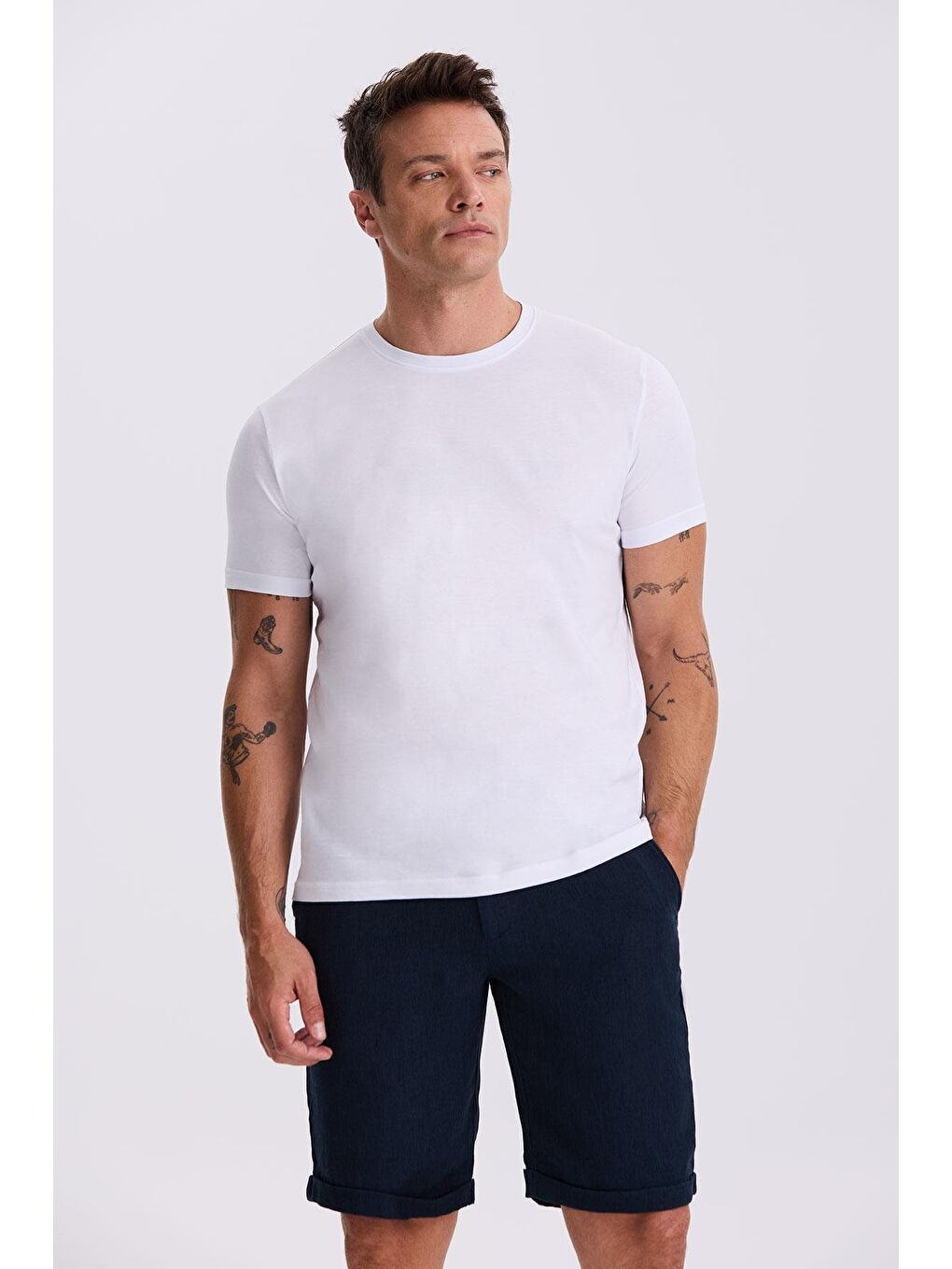 Beyaz %100 Pamuk Slim Fit Bisiklet Yaka Basic T-Shirt-1