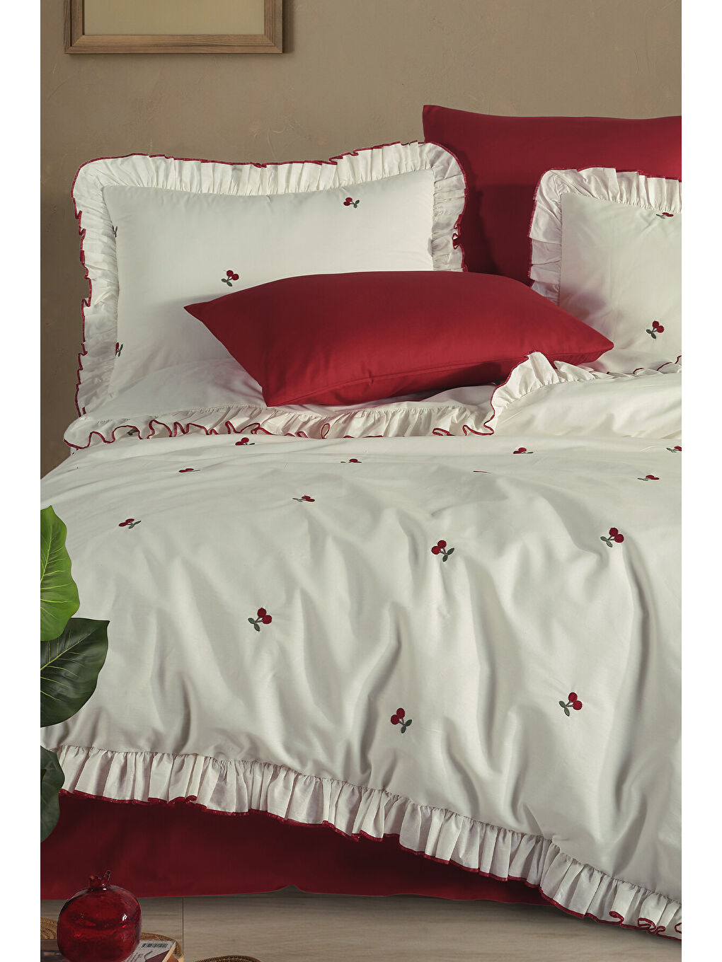 Beyaz Ranforce %100 Pamuk Nakışlı Fırfırlı Nevresim Seti Leva V1-1