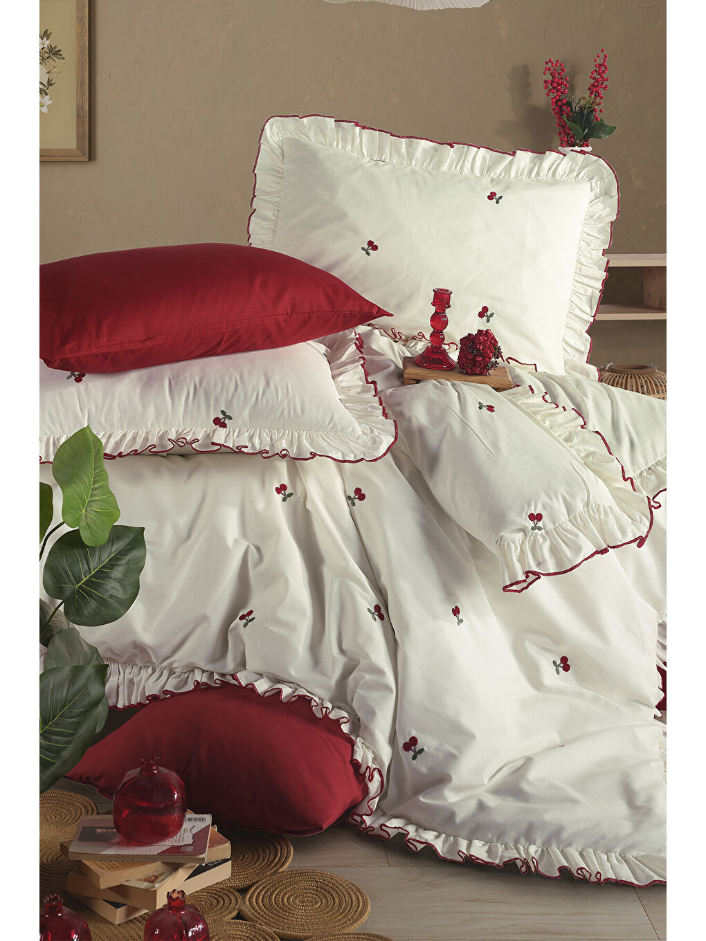 Beyaz Ranforce %100 Pamuk Nakışlı Fırfırlı Nevresim Seti Leva V1-3