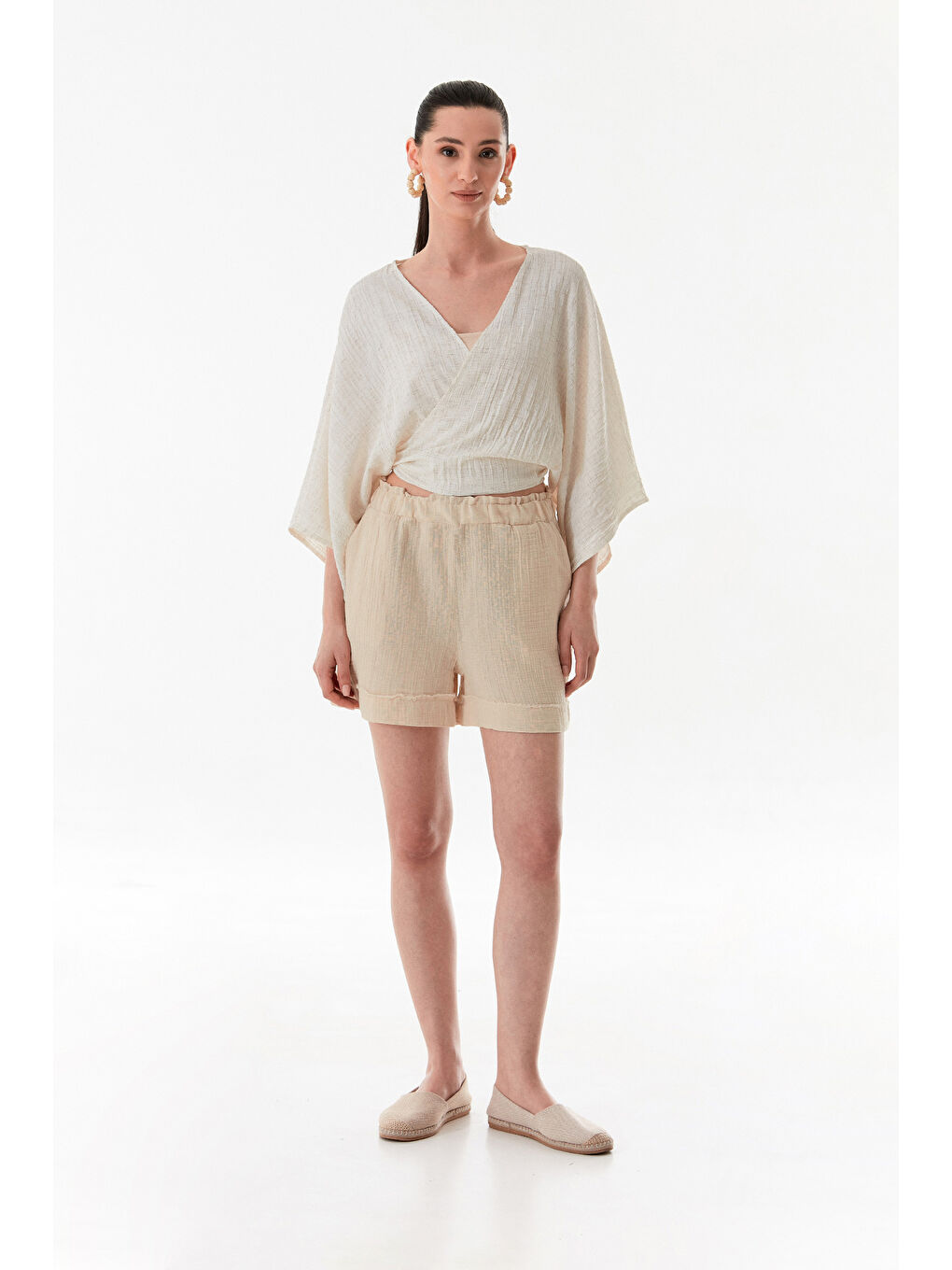 Bej Beli Lastikli Cepli Müslin Şort-2