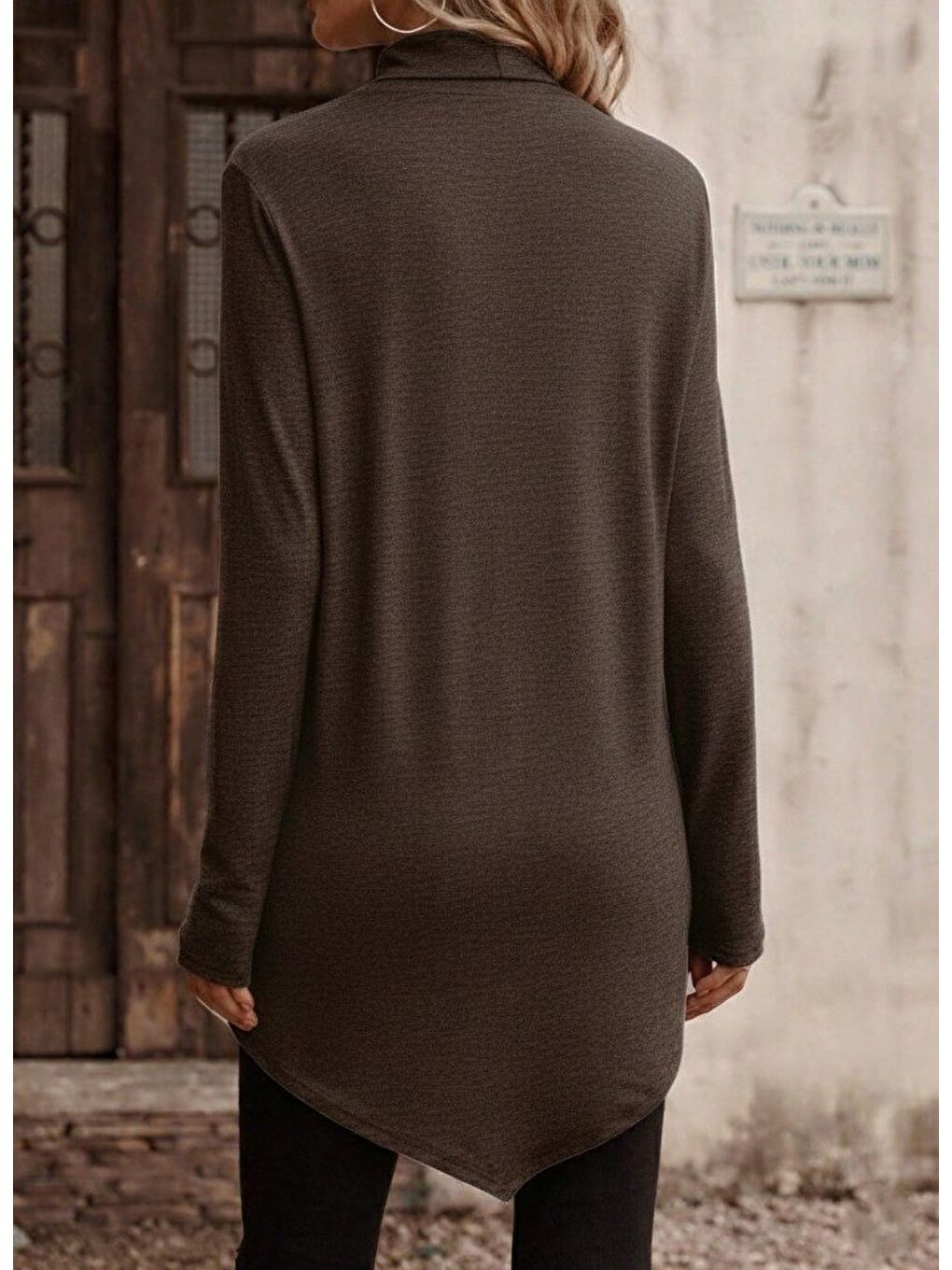 Kahverengi Kadın Uzun Kollu Balıkçı Yaka Asimetrik Kesim Detaylı Yün Viskon Bluz-1