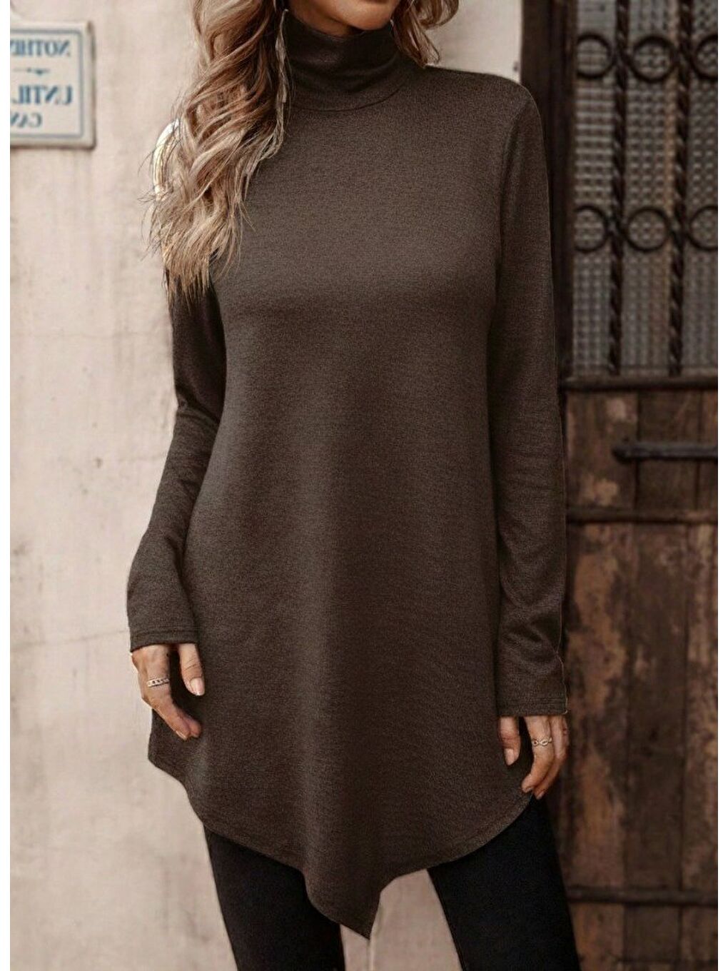 Kahverengi Kadın Uzun Kollu Balıkçı Yaka Asimetrik Kesim Detaylı Yün Viskon Bluz-2