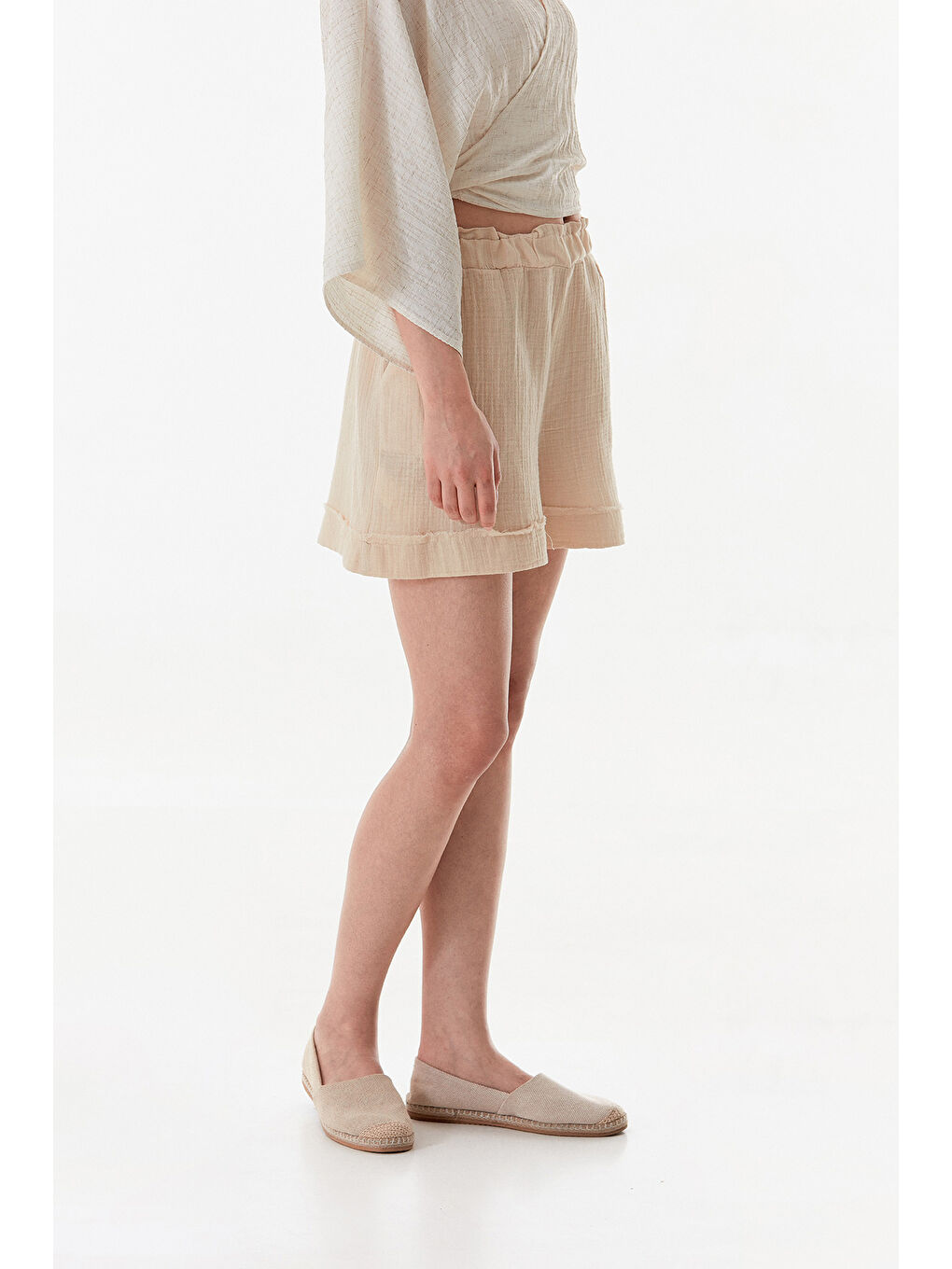 Bej Beli Lastikli Cepli Müslin Şort-3