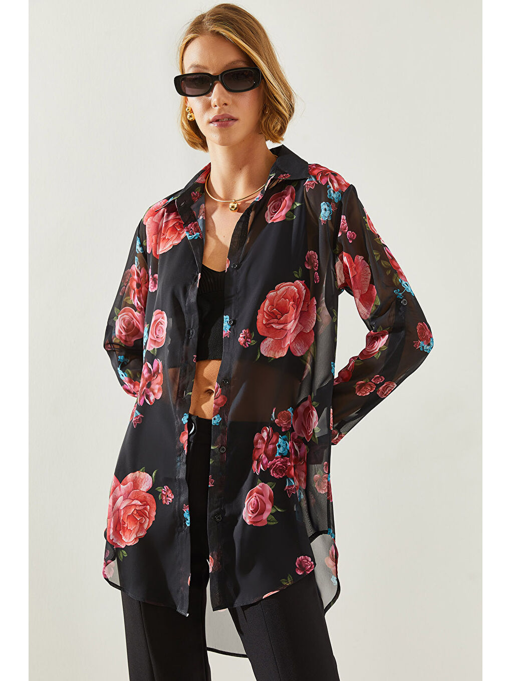 Siyah Kadın Önü Kısa Arkası Uzun Gül Desenli Tül Gömlek