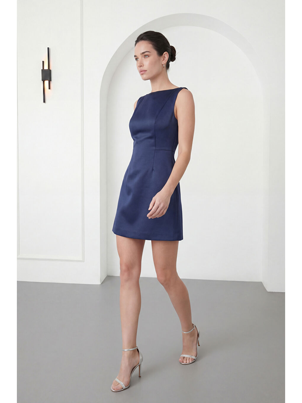 Kadın Lacivert Sırt Dekolteli Mini Saten Mezuniyet Abiye Elbise