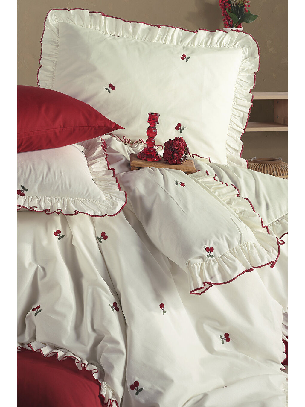 Beyaz Ranforce %100 Pamuk Nakışlı Fırfırlı Nevresim Seti Leva V1-4