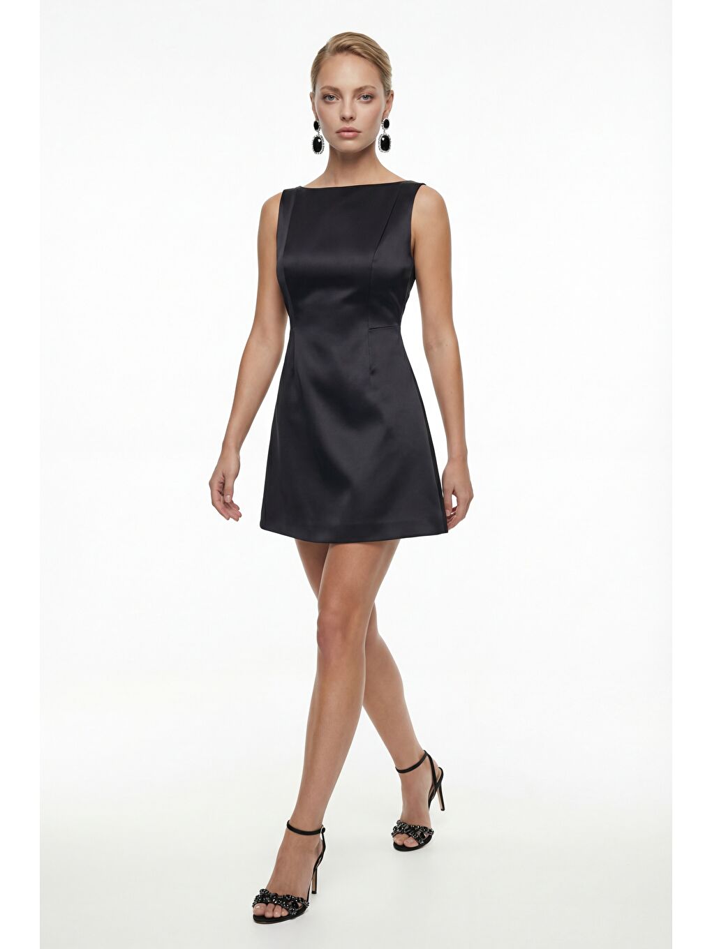 Kadın Siyah Sırt Dekolteli Mini Saten Mezuniyet Abiye Elbise