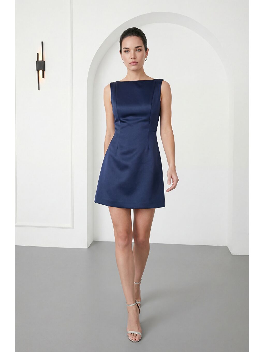 Kadın Lacivert Sırt Dekolteli Mini Saten Mezuniyet Abiye Elbise-2