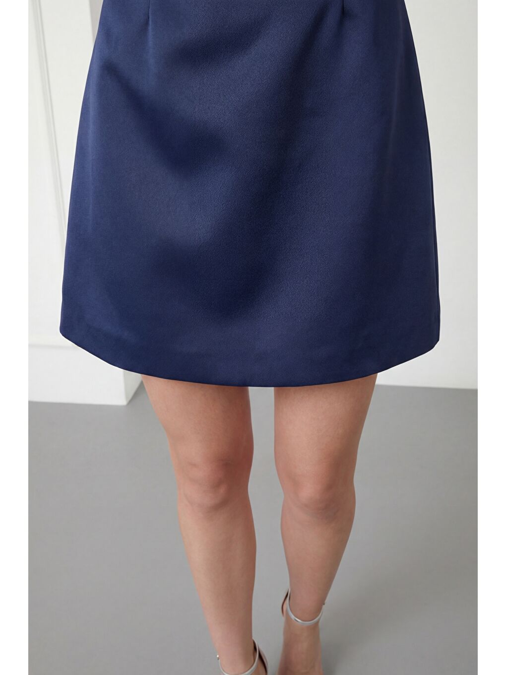 Kadın Lacivert Sırt Dekolteli Mini Saten Mezuniyet Abiye Elbise-3