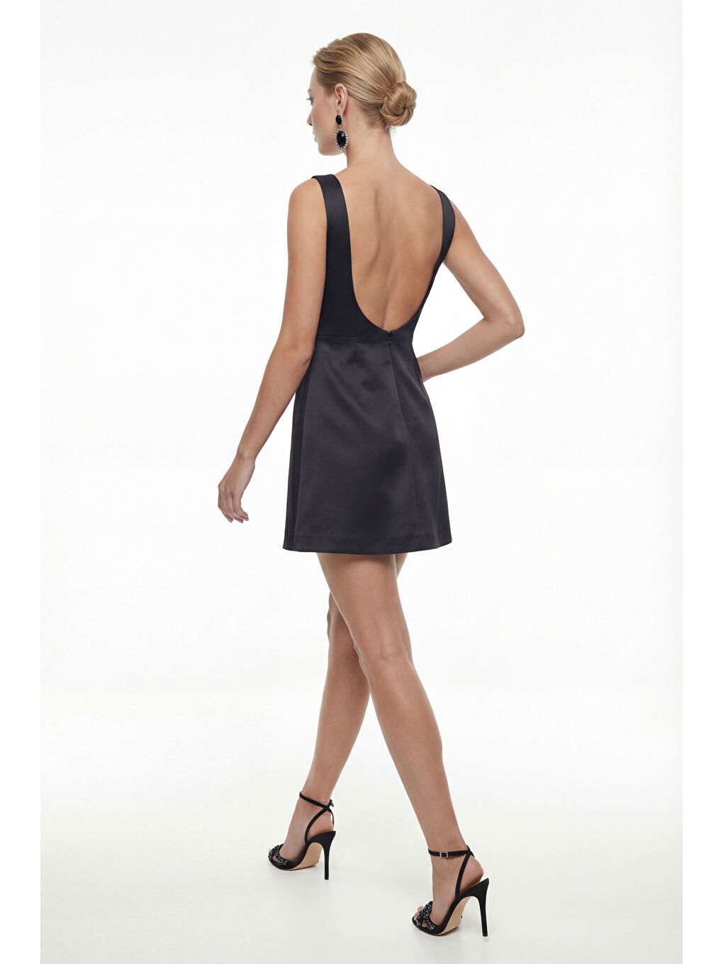 Kadın Siyah Sırt Dekolteli Mini Saten Mezuniyet Abiye Elbise-4