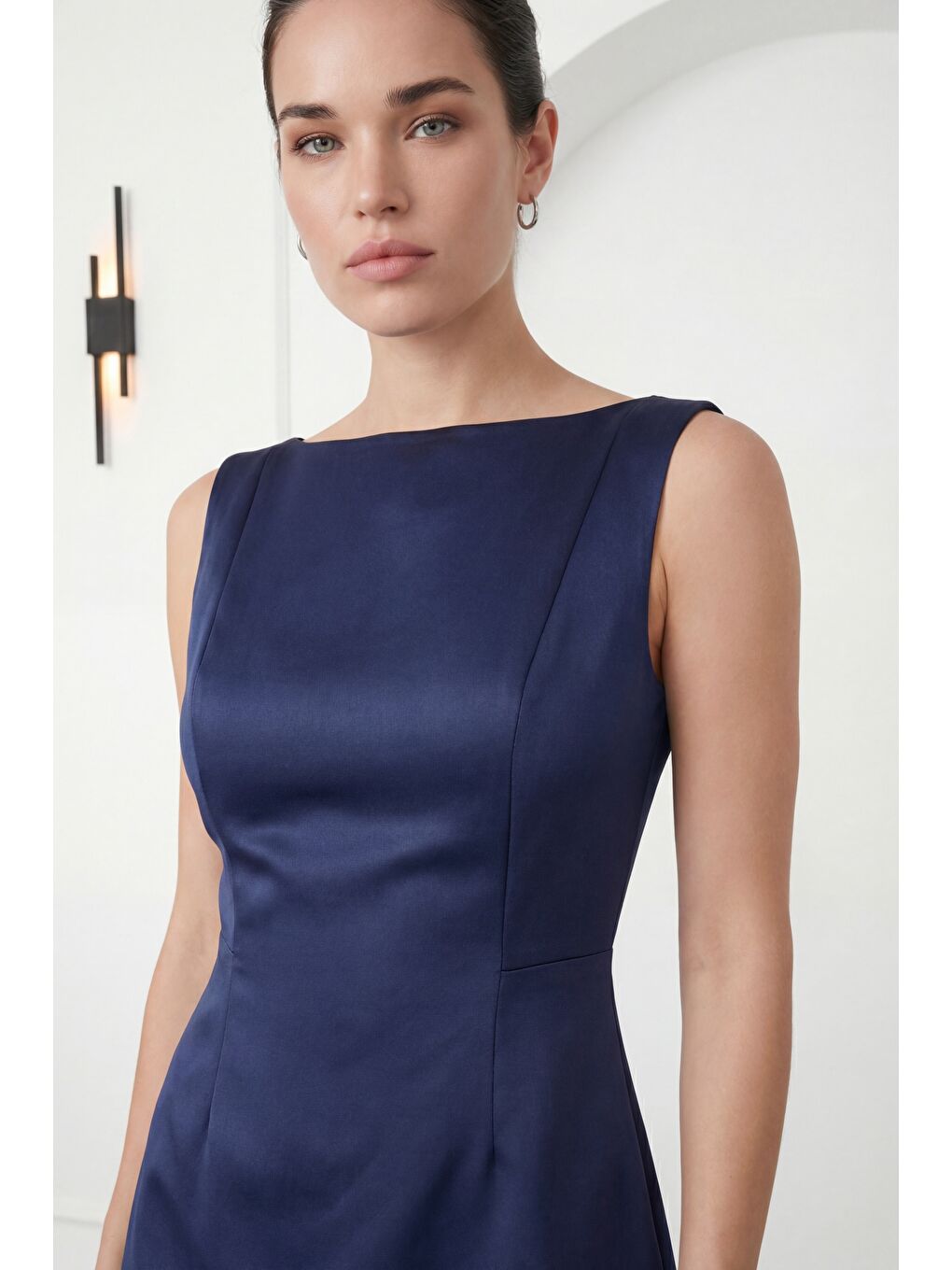 Kadın Lacivert Sırt Dekolteli Mini Saten Mezuniyet Abiye Elbise-4