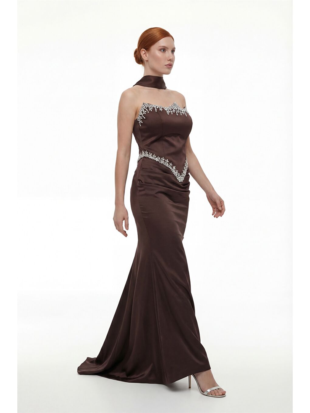 Kadın Kahverengi Dar Kalıp Straplez Taşlı Uzun Saten Abiye Elbise-1