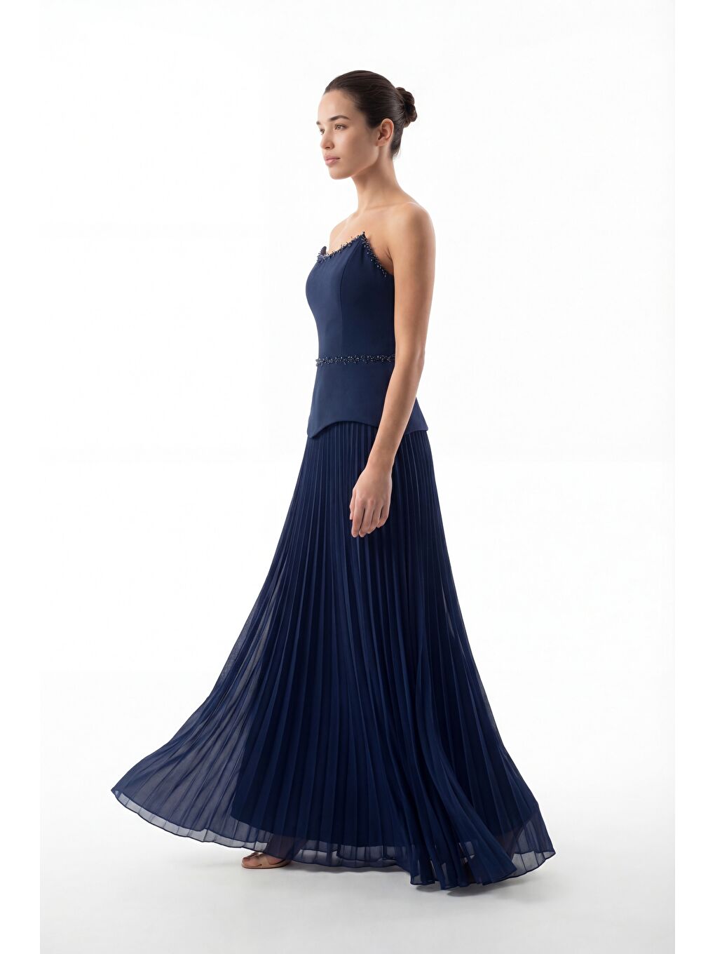 Kadın Lacivert Dar Kalıp Straplez Yaka Taşlı Piliseli Uzun Abiye Elbise-1