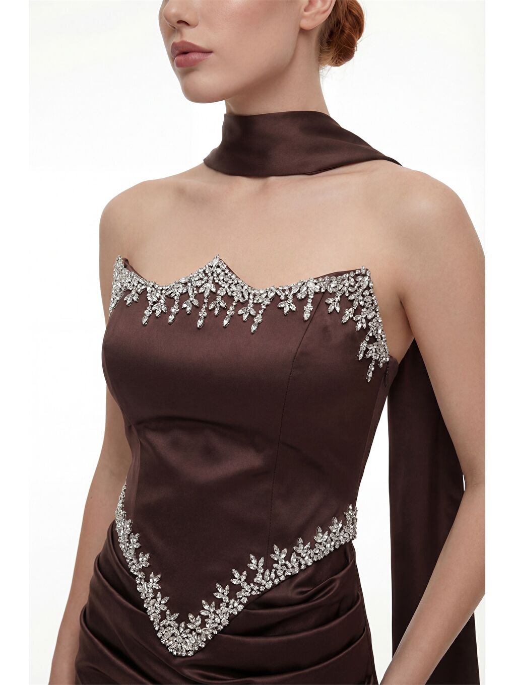 Kadın Kahverengi Dar Kalıp Straplez Taşlı Uzun Saten Abiye Elbise-2
