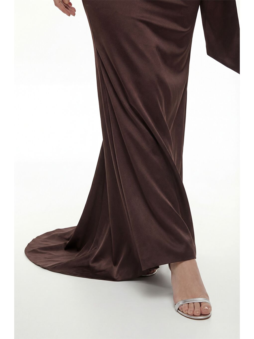 Kadın Kahverengi Dar Kalıp Straplez Taşlı Uzun Saten Abiye Elbise-3