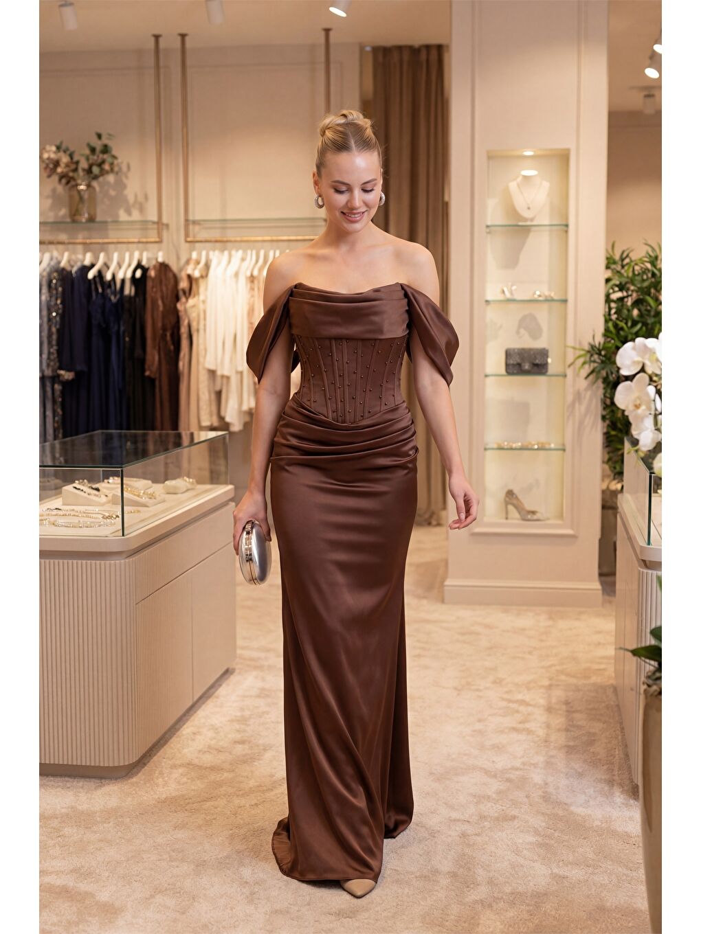 Kadın Kahverengi Dar Kalıp Kayık Yaka Boncuklu Uzun Saten Abiye Elbise-4