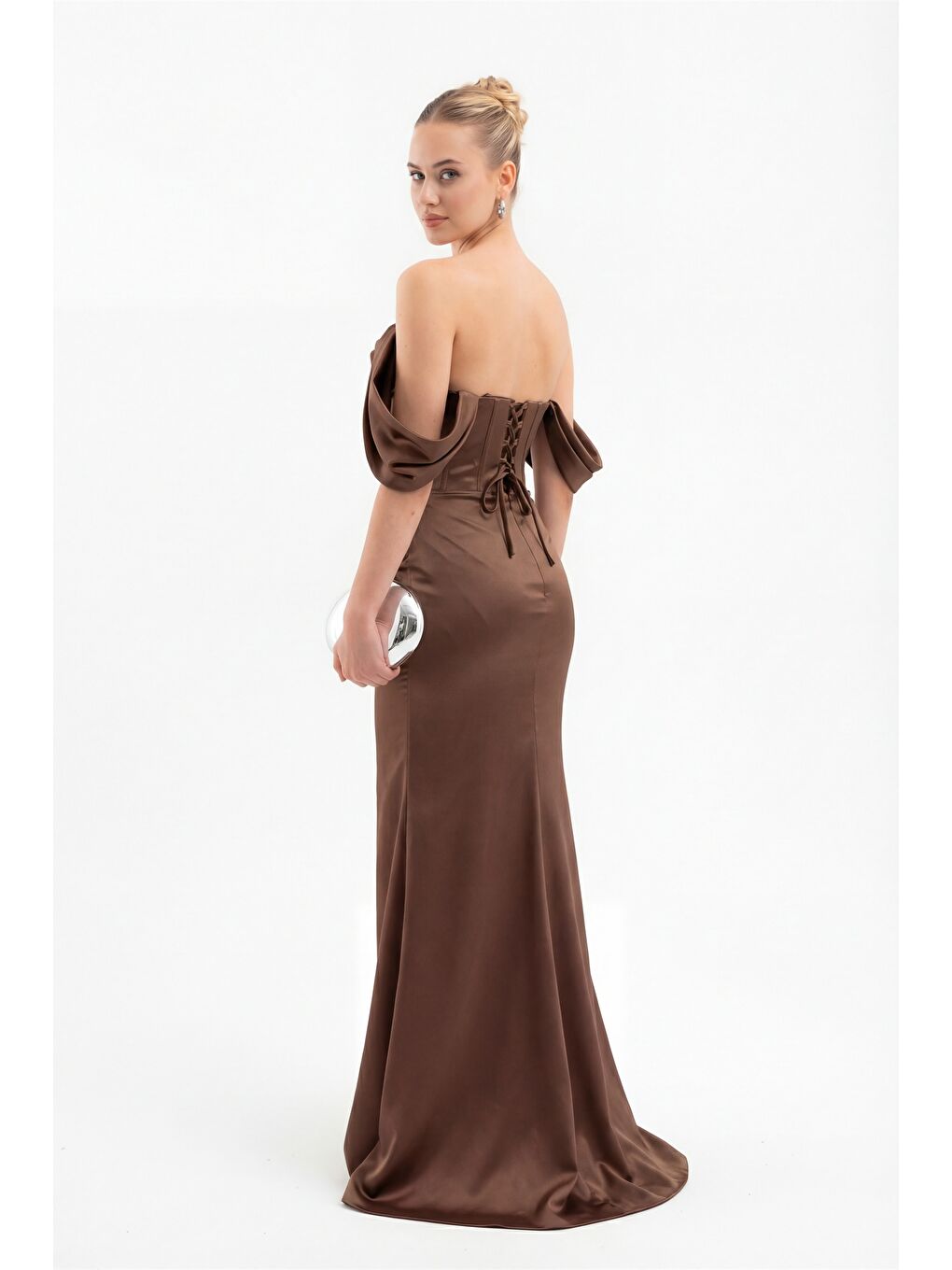 Kadın Kahverengi Dar Kalıp Kayık Yaka Boncuklu Uzun Saten Abiye Elbise-5