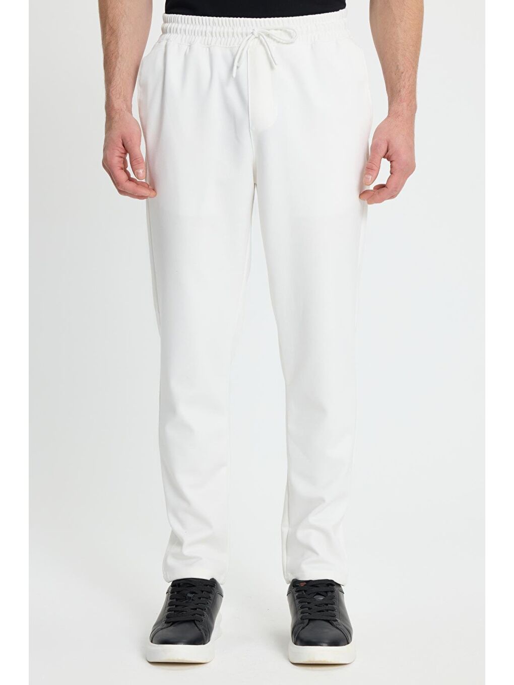 Erkek Regular Fit Klasik Kesim Beli Lastikli Bağcıklı Koyu Beyaz Jogger Pantolon