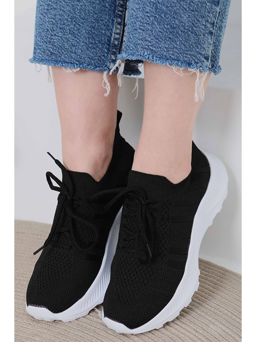 Kadın Siyah Beyaz Yüksek Tabanlı Spor Ayakkabı - 27082