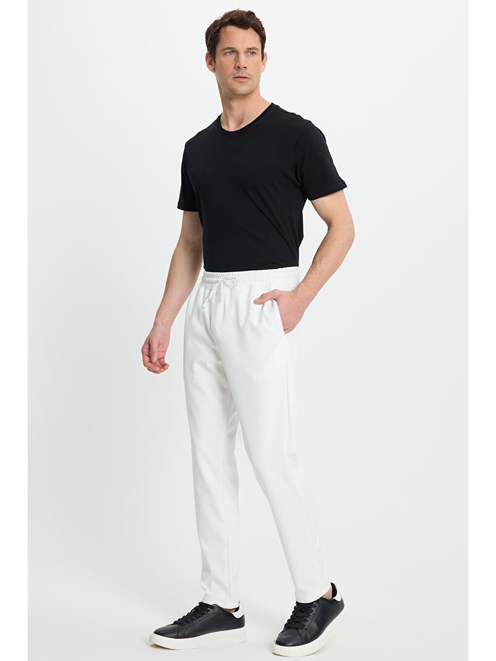 Erkek Regular Fit Klasik Kesim Beli Lastikli Bağcıklı Koyu Beyaz Jogger Pantolon-1