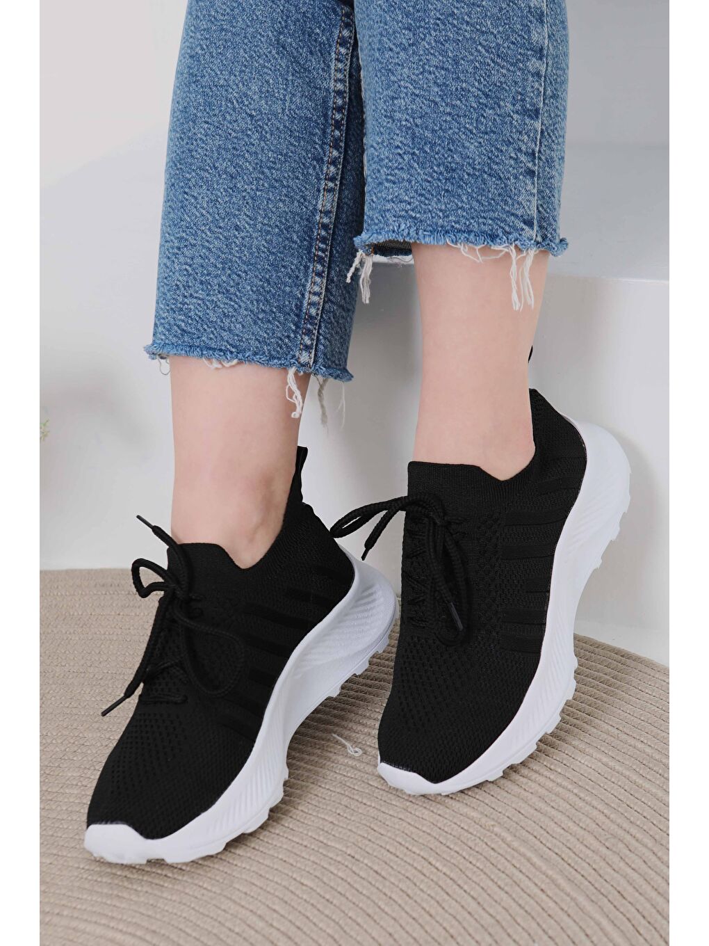 Kadın Siyah Beyaz Yüksek Tabanlı Spor Ayakkabı - 27082-1