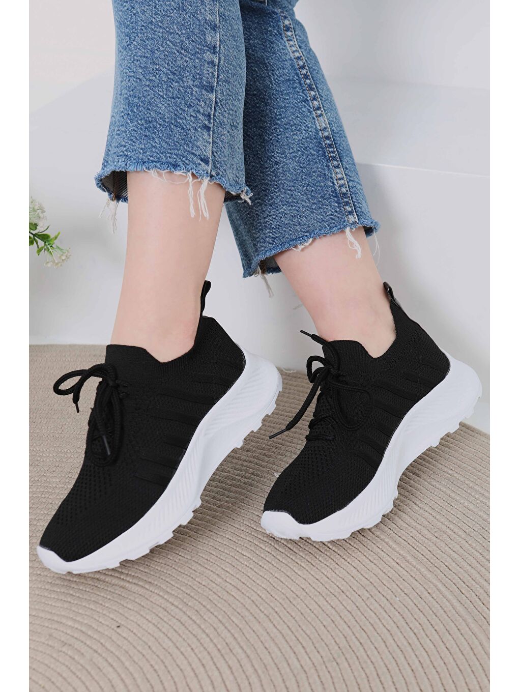 Kadın Siyah Beyaz Yüksek Tabanlı Spor Ayakkabı - 27082-2