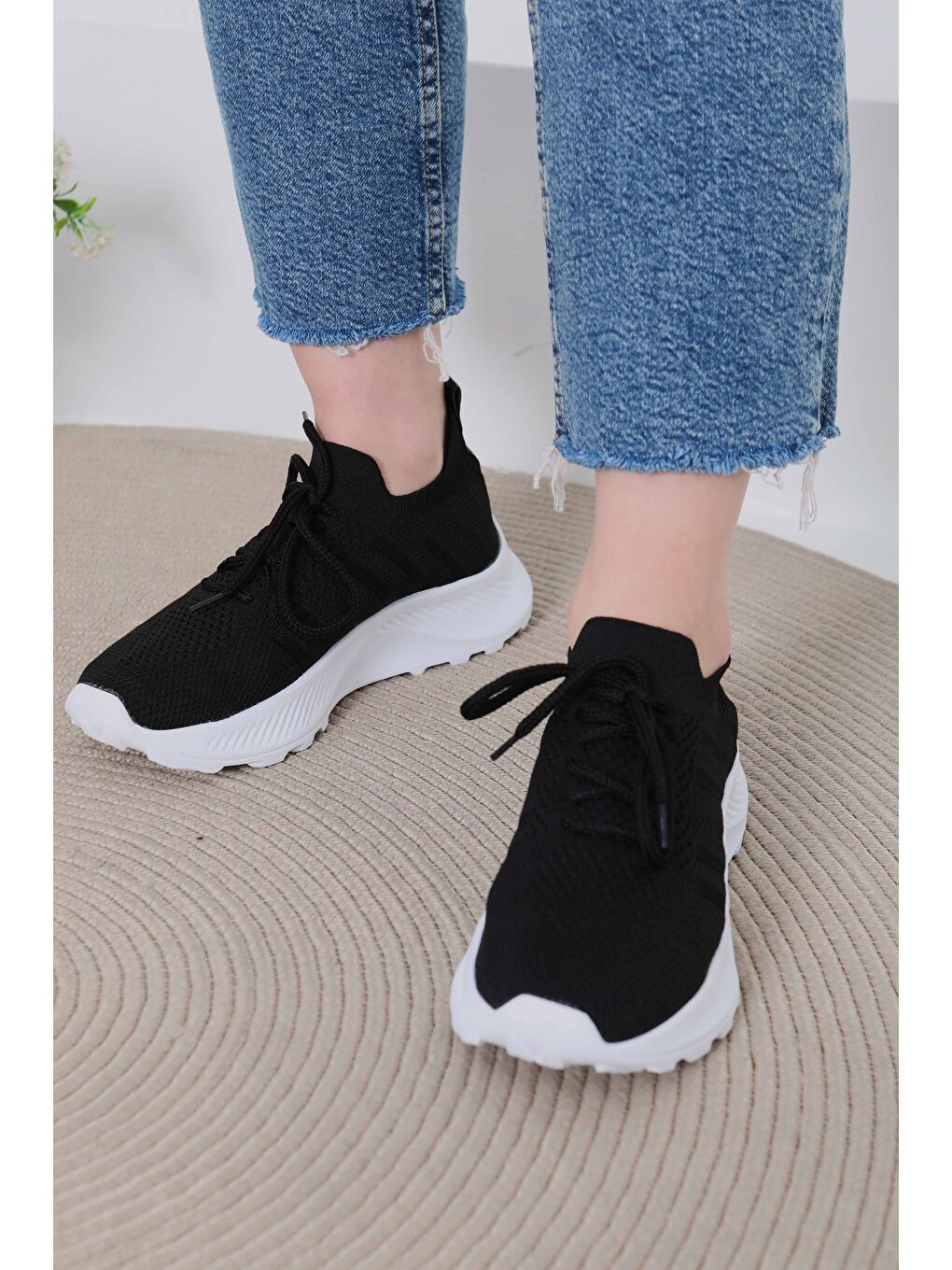 Kadın Siyah Beyaz Yüksek Tabanlı Spor Ayakkabı - 27082-3