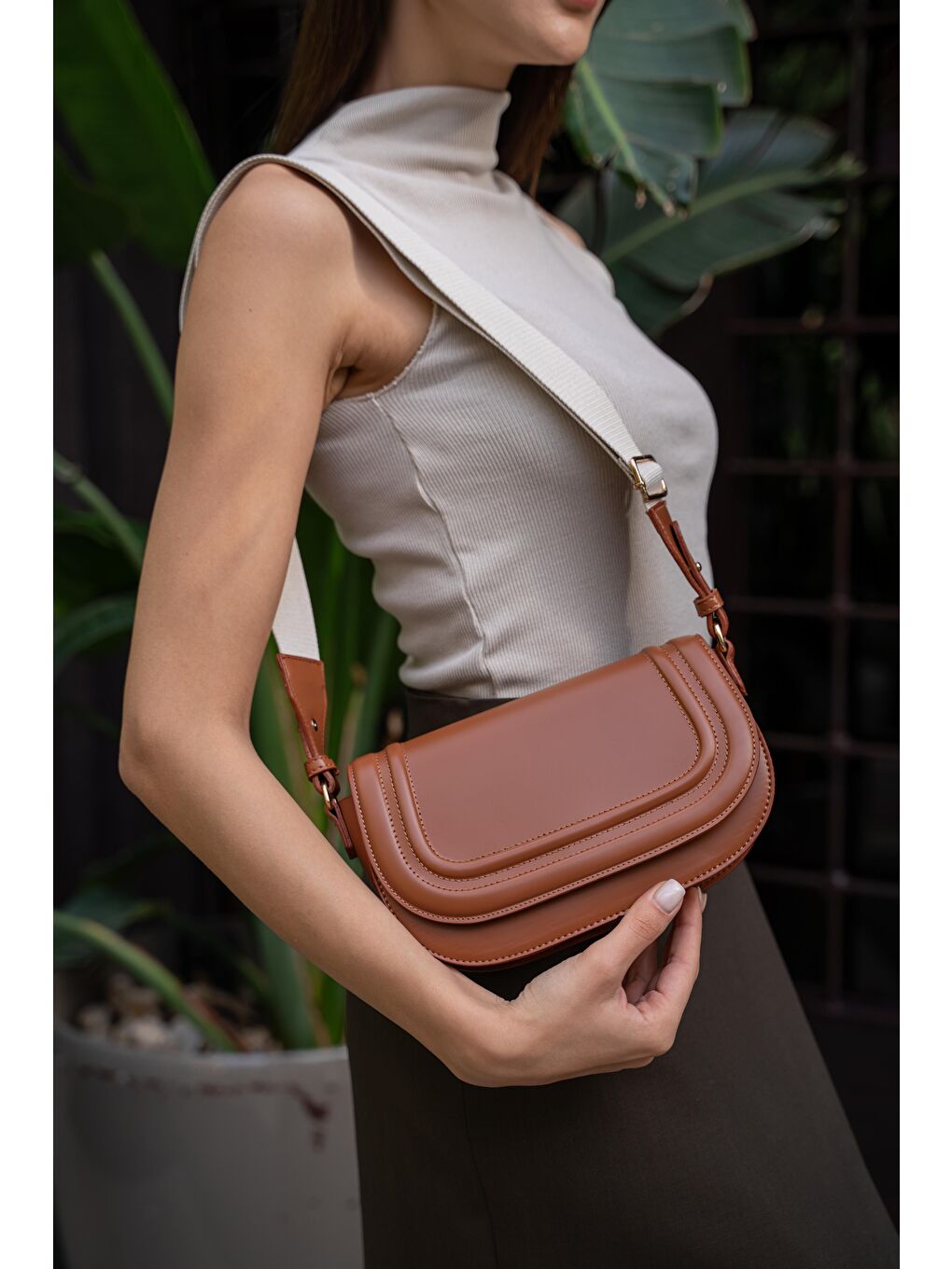 Kahverengi Tiffany Kanvas Askılı Çapraz Kadın Çanta - Taba-1