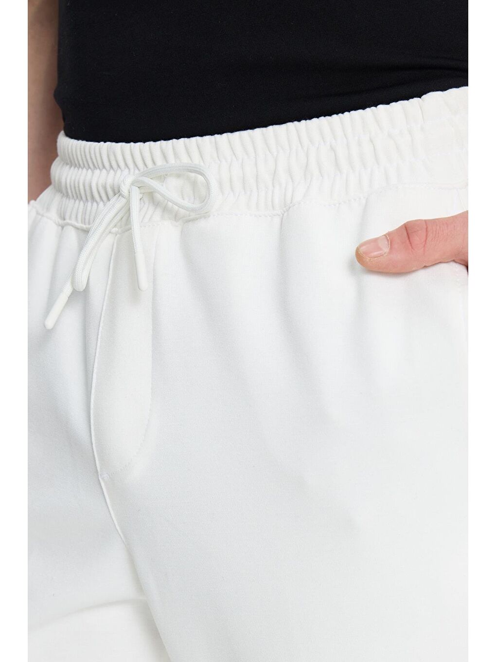 Erkek Regular Fit Klasik Kesim Beli Lastikli Bağcıklı Koyu Beyaz Jogger Pantolon-2