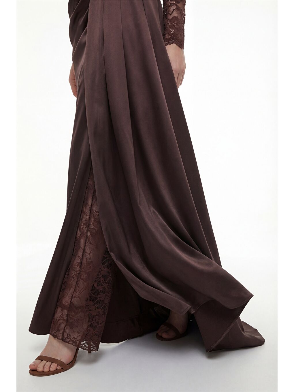 Kadın Kahverengi Kayık Yaka Dantel Detay Kuyruklu Uzun Abiye Elbise-3
