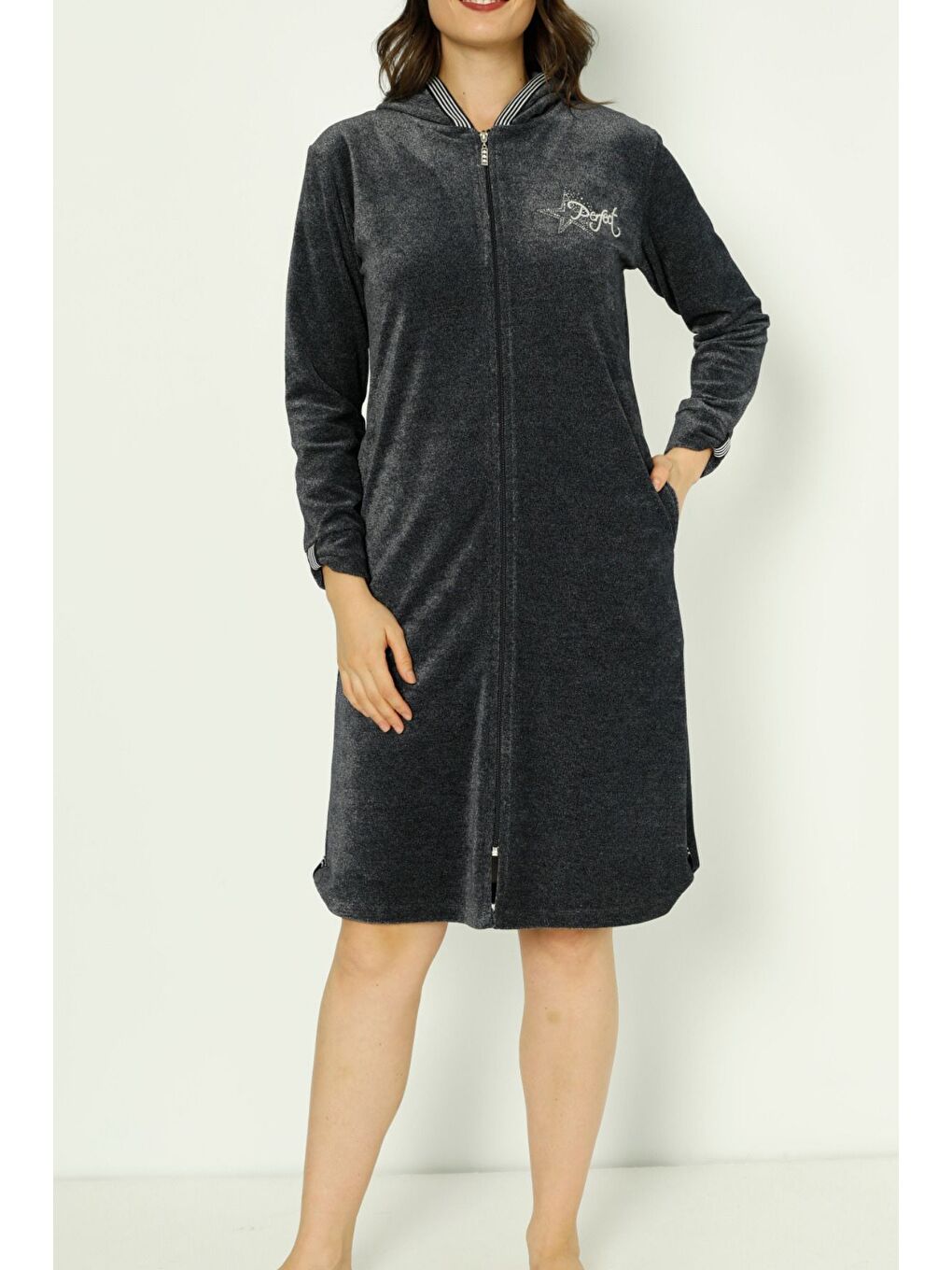 Lacivert Kapüşonlu Fermuarlı Nakışlı Taş Detaylı Kadın Pamuklu Kadife Elbise-2